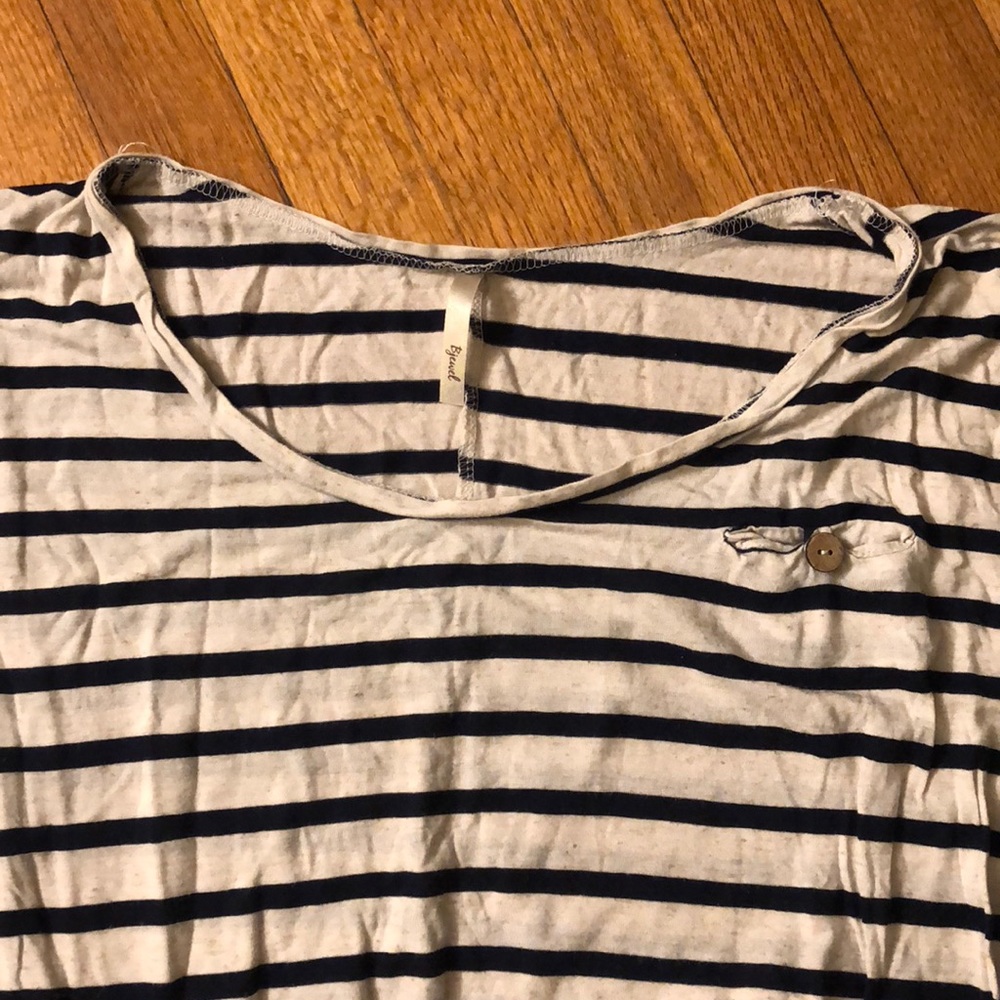 Crop top - Picture 2 of 3